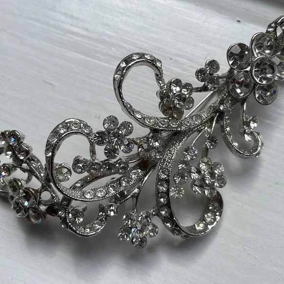 Vintage Brooch Bling Diamanté Leaf Floral Design - Costume Jewellery - Picture 15 of 16